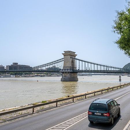 Danube Waterfront View At Chain Bridge บูดาเปสต์ ภายนอก รูปภาพ
