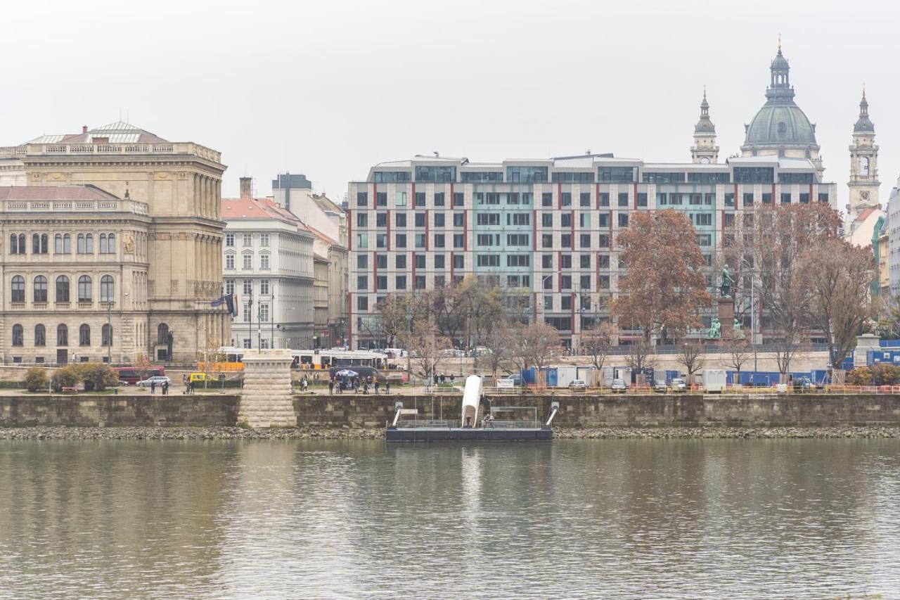 Danube Waterfront View At Chain Bridge บูดาเปสต์ ภายนอก รูปภาพ