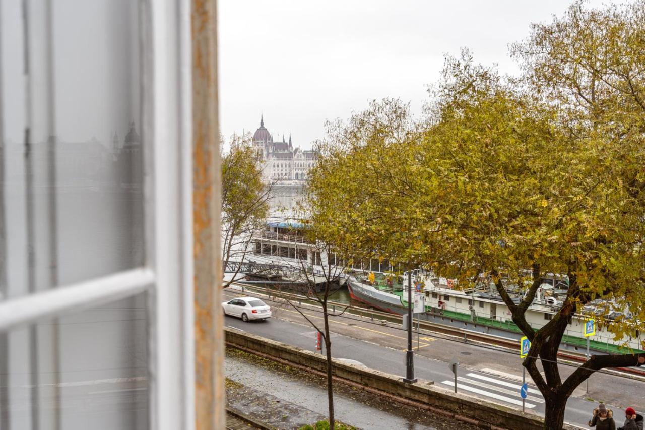 Danube Waterfront View At Chain Bridge บูดาเปสต์ ภายนอก รูปภาพ