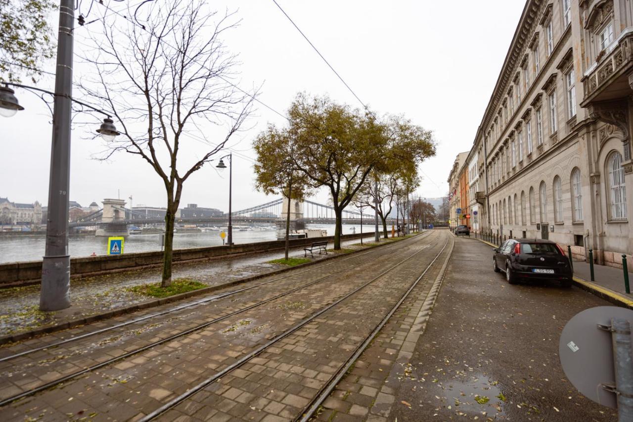 Danube Waterfront View At Chain Bridge บูดาเปสต์ ภายนอก รูปภาพ