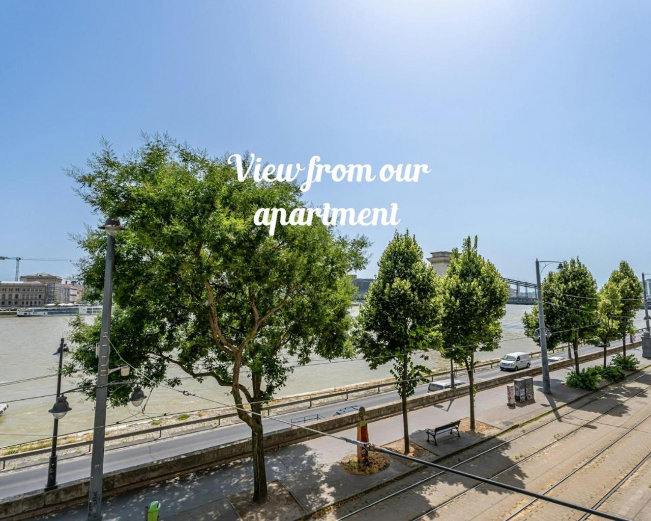 Danube Waterfront View At Chain Bridge บูดาเปสต์ ภายนอก รูปภาพ